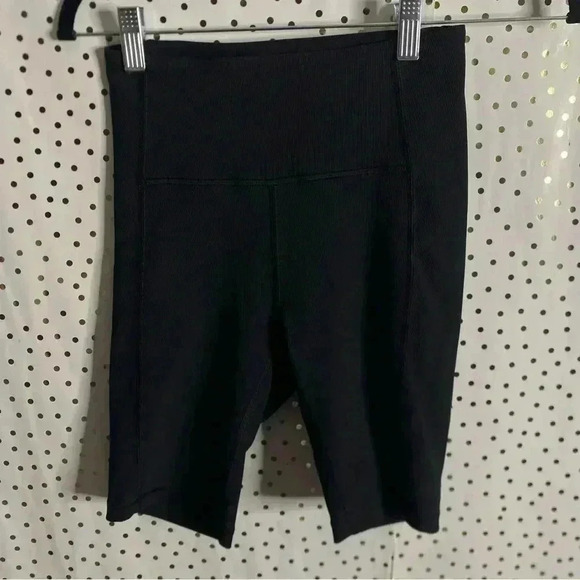 Lululemon Ribbed Contoured HR Short - Picture 2 of 7